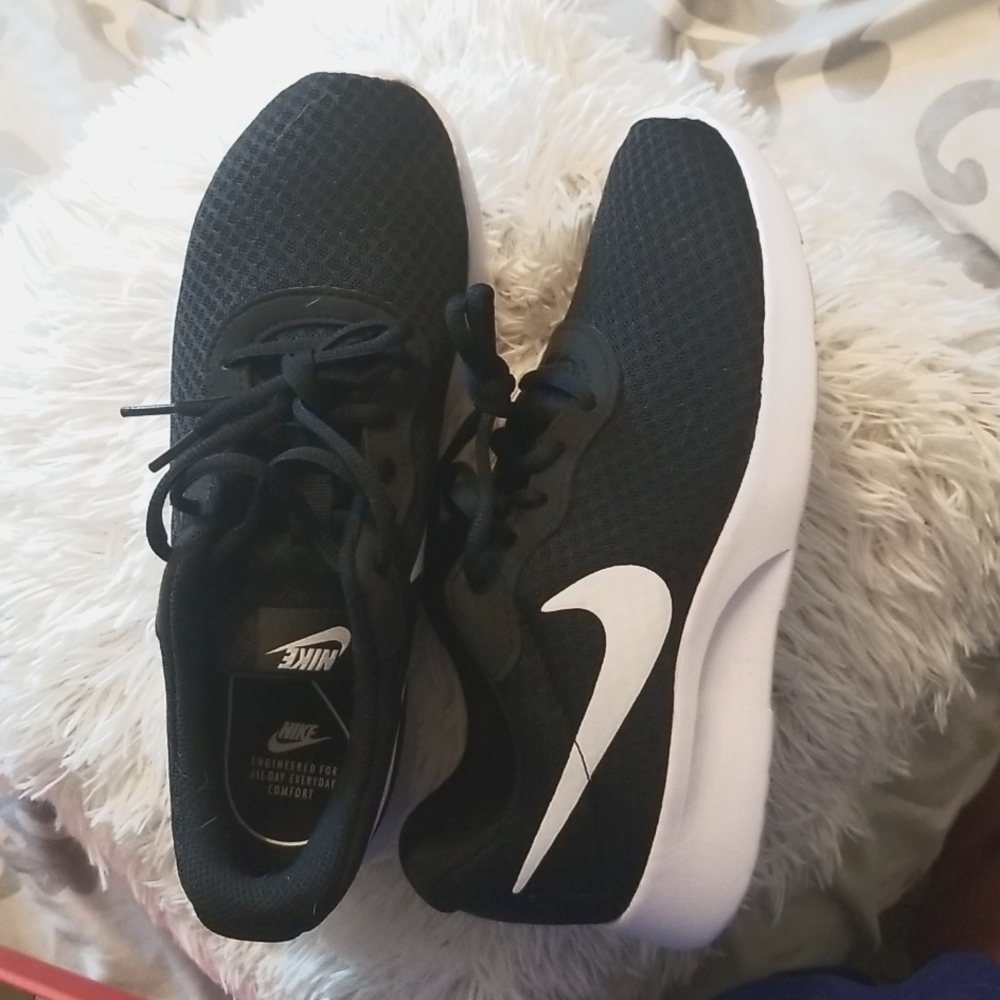 NIB Nike tennis shoes